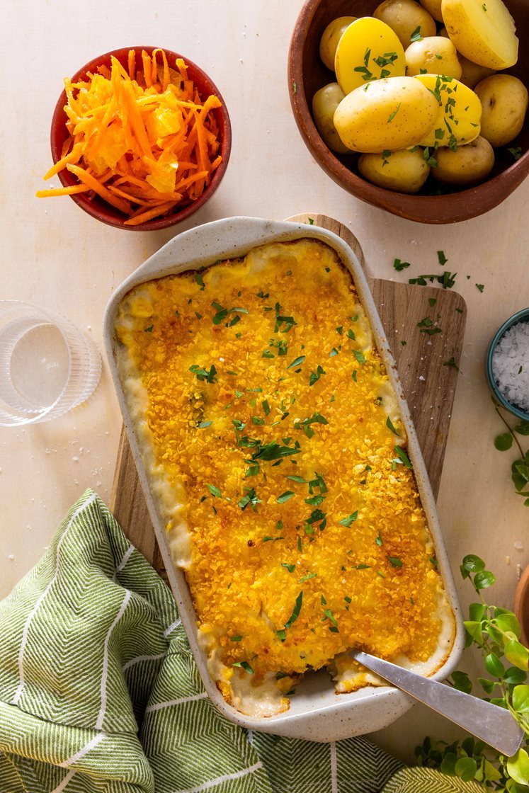 Fiskegrateng i ildfast form med råkost og kokte poteter, fra Godtlevert Fiskegrateng i ildfast form med råkost og kokte poteter, fra Godtlevert