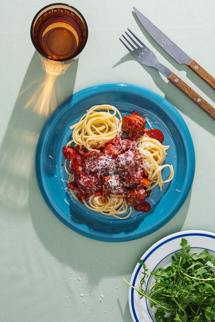 Chorizokjøttboller i tomatsaus med pasta, ruccola og revet ost, fra Godtlevert Chorizokjøttboller i tomatsaus med pasta, ruccola og revet ost, fra Godtlevert